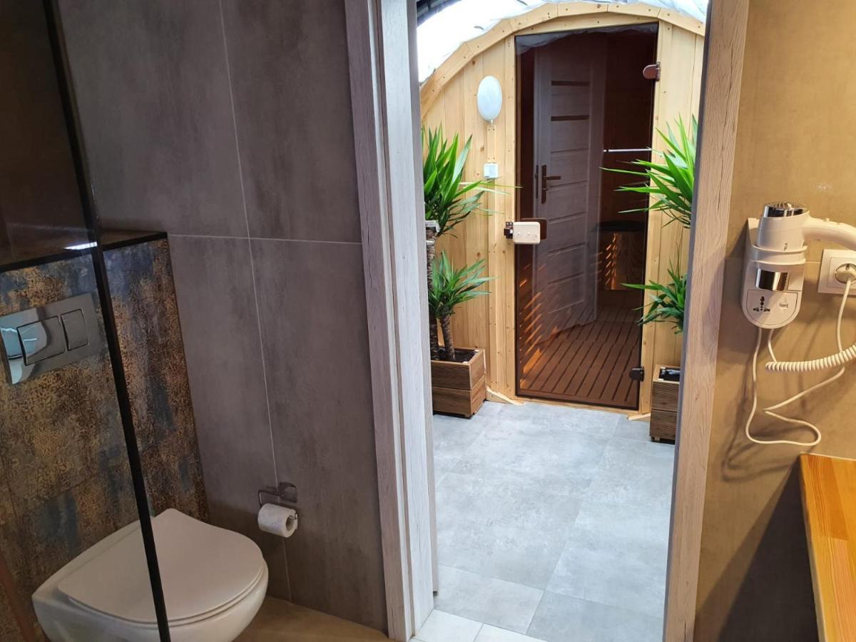 Podniebny Glamping Hotel Borsk Exterior photo
